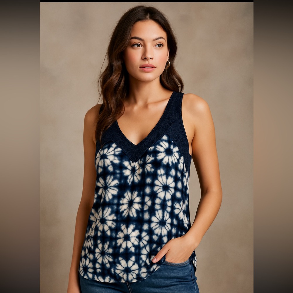 #23 Taylor & Sage Blue Floral V-Neck Sleeveless Tank Top Small